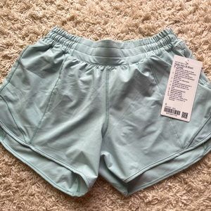 NWT Lululemon Hotty Hot Short 🍋